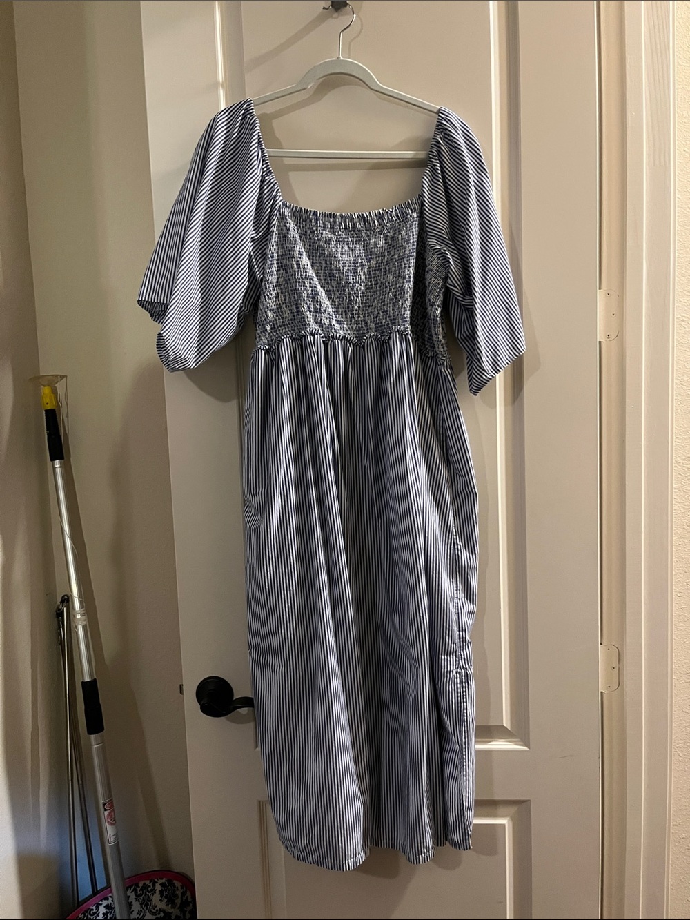 XXXL Free Assembly Women’s Blue/White smocked bodice Midi Dress with pockets!